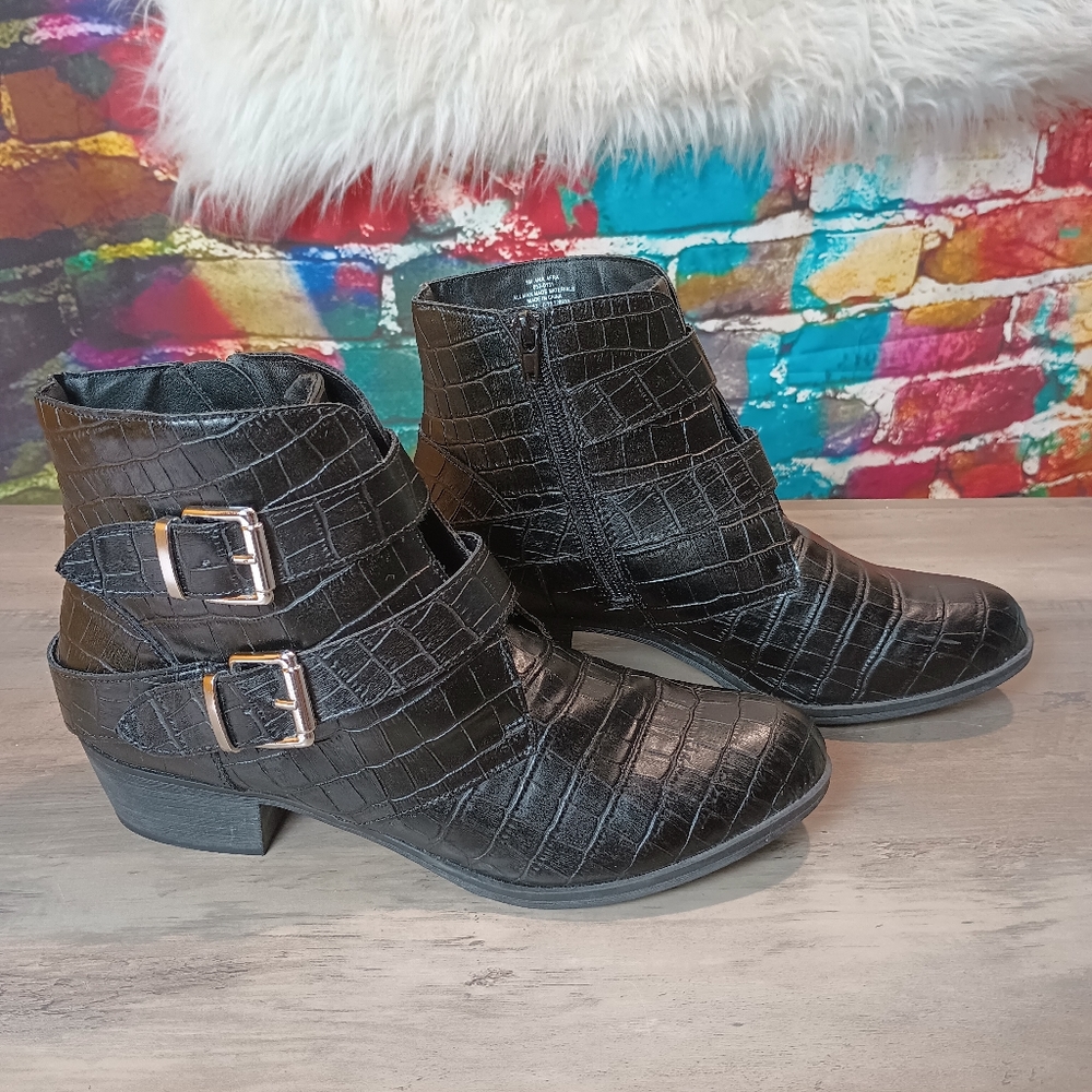 A New Approach Memory Foam Black Side Buckle Boots Size 9M